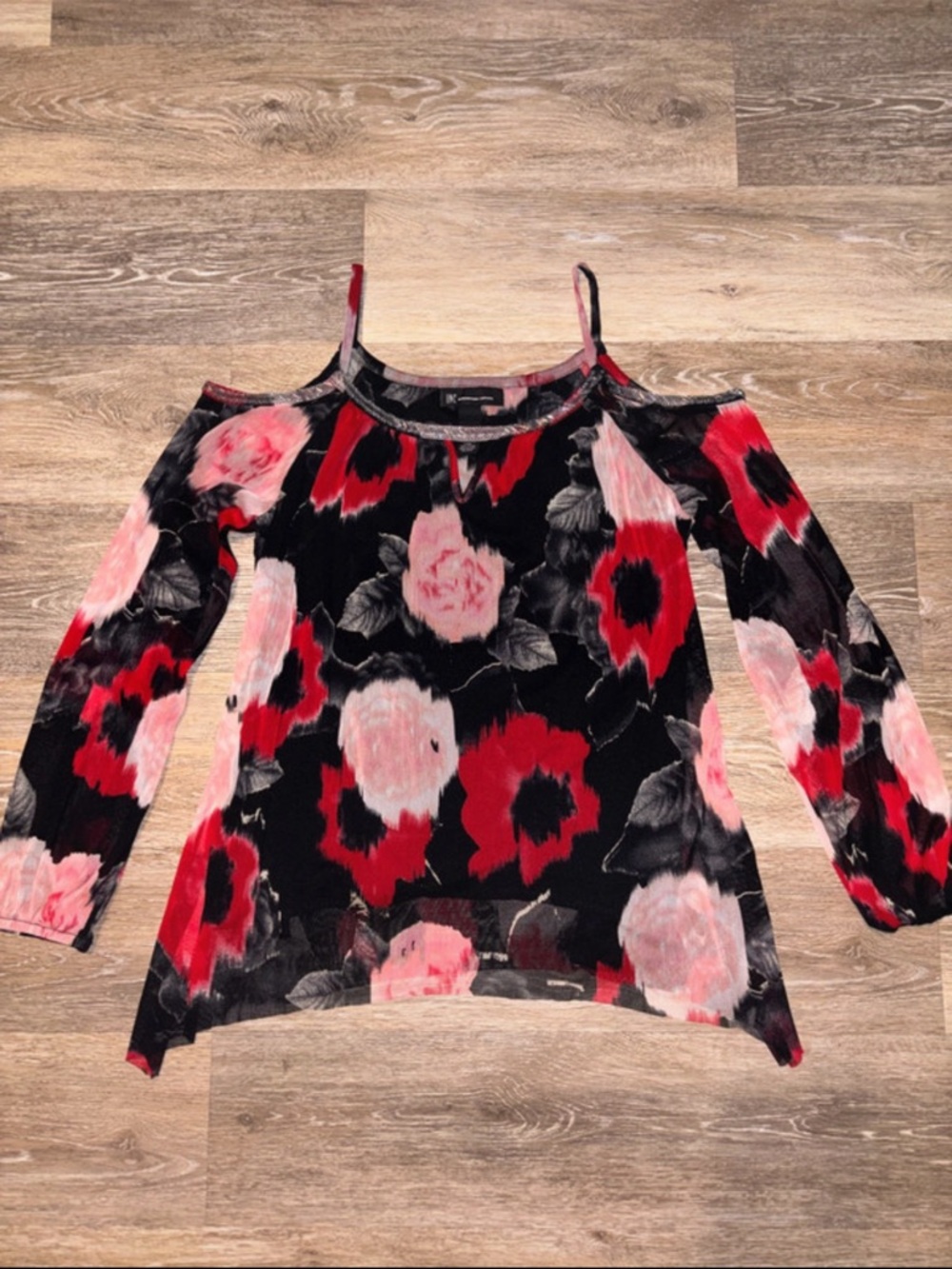 Cold-Shoulder Floral Print Women's Top in Black and Red